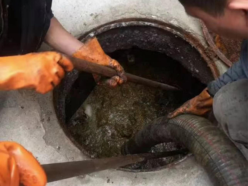 稷山清理化粪池时如何避免沼气的危害？